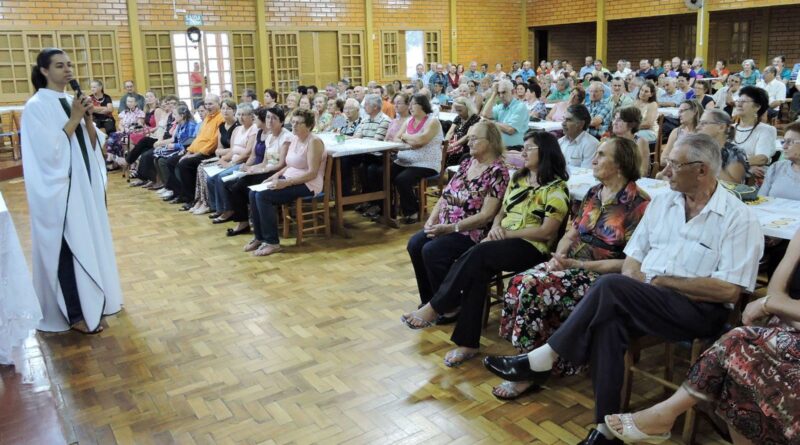 Encerramento das atividades do ano dos grupos de idosos contou com a participação da Irmã Amélia